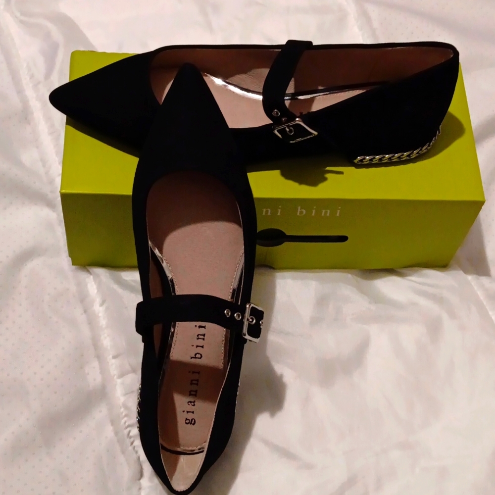 Giani Bernini Black Flats with Silver Chain Detail
